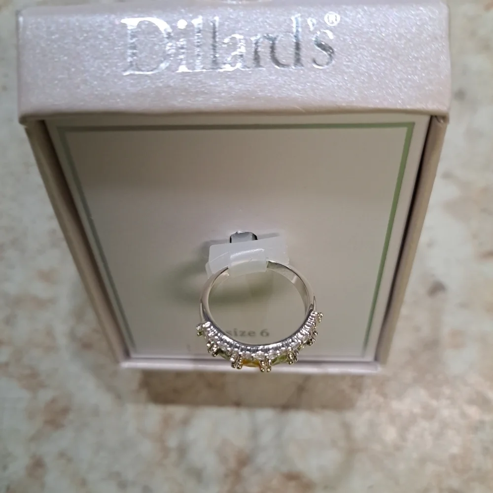NEW Dillard's Custom Jewelry Ring Sz 6 Greens Yellow Stones - Picture 3 of 4